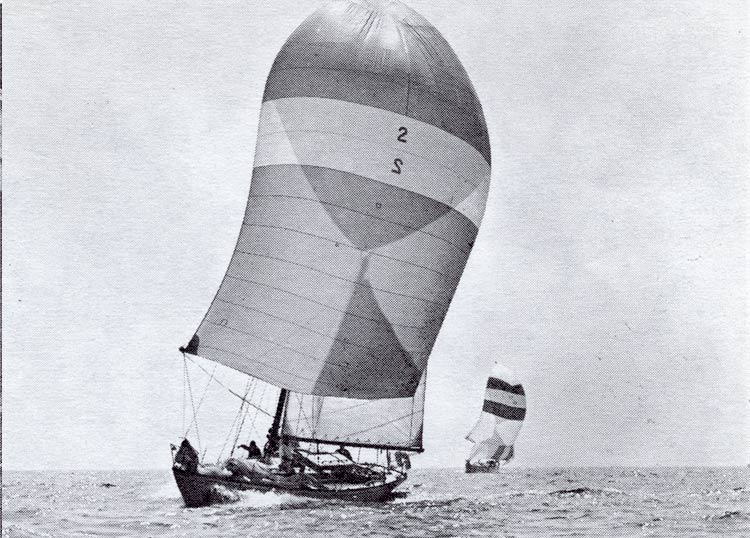 2 sailboats on a starboard reach